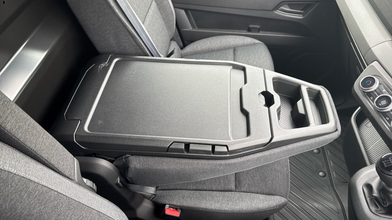 Renault Master Mwb Diesel Fwd MM35 Blue dCi 130 Advance Medium Roof Van